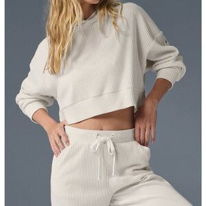 ALO Yoga Cream Track Pants & sweatshirt- SET